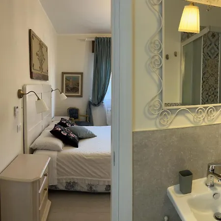 Гостевой дом New Business And Fun Camere&monolocali Gb Rossi Friendly 3*