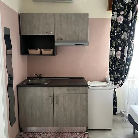 Гостевой дом New Business And Fun Camere&monolocali Gb Rossi Friendly 3*