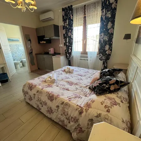 New Business And Fun Camere&monolocali Gb Rossi Friendly Гостевой дом Верона